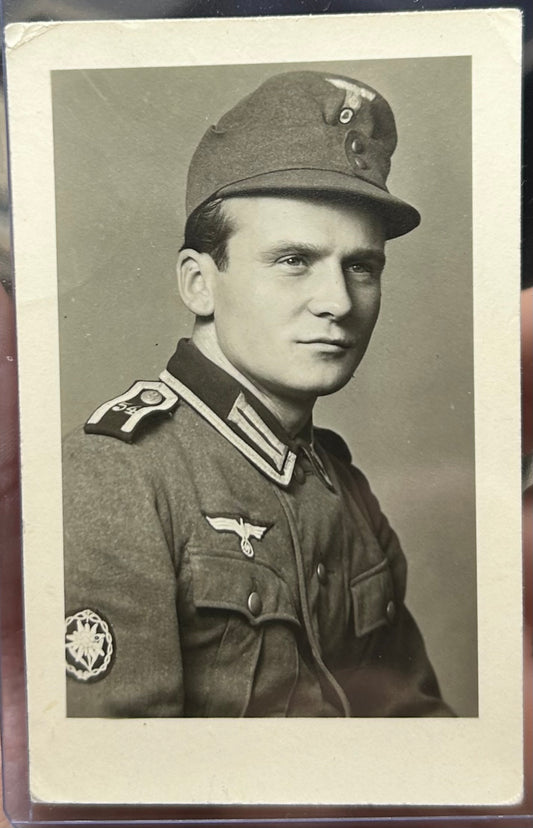 German WWII Gebirgsjäger Mountain Troop Portrait, Super Clear With Unit Marked Shoulder Boards