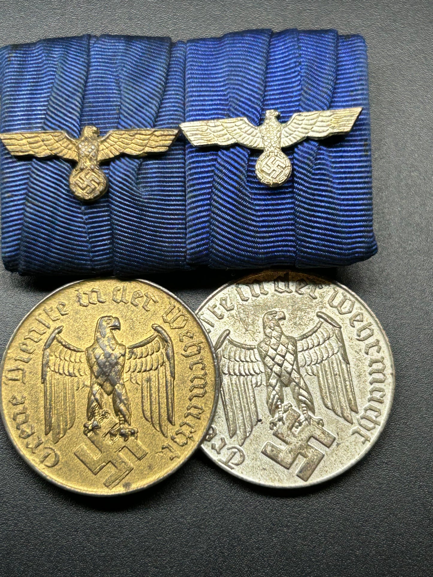 Heer 4 and 12 year faithful service parade mount medals